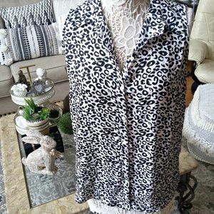 NWOT! SLEEVELESS Animal PRINT HI LO BLOUSE SZ L